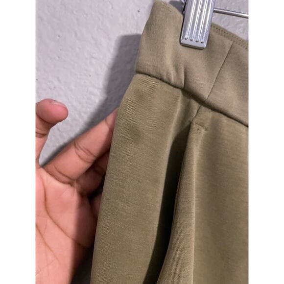 Lululemon Softstreme Relaxed High Rise Pant Size 12 Green Jogger Pull On READ - Picture 3 of 11